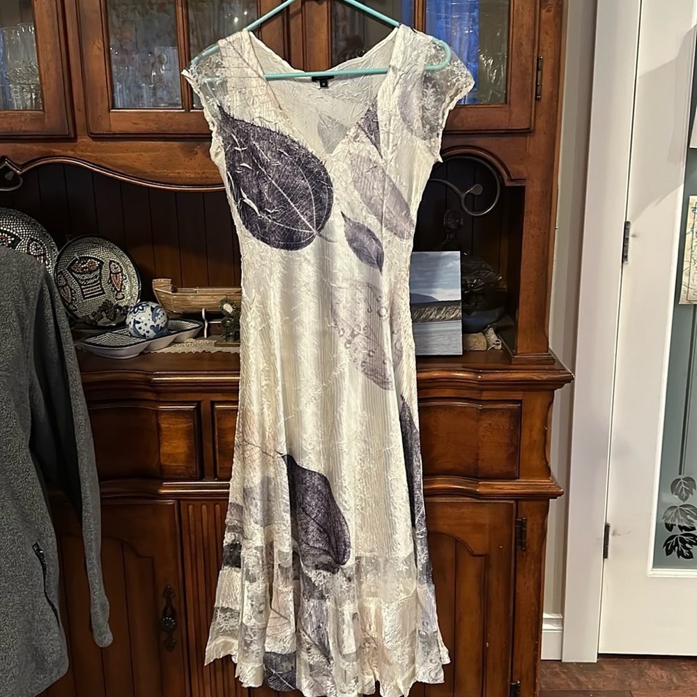 Pretty Cream Komarov dress size Medium